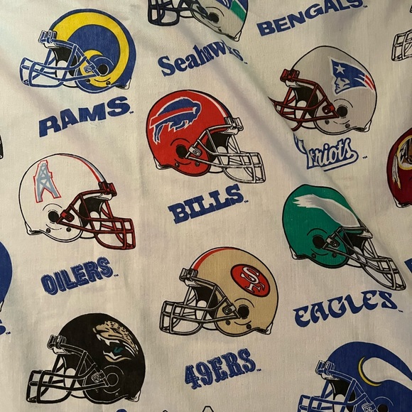 Vintage NFL Football Teams Spell Out Shield Twin Size Flat Bed Sheet 1995 - Picture 5 of 10